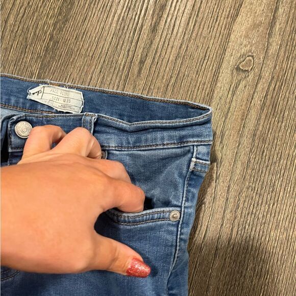 Free People Medium Wash Blue Distressed Raw Hem Skinny Jeans Size 28 - Picture 5 of 11